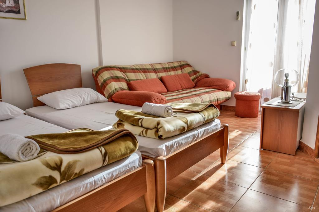 Apartments Drobni Pijesak Petrovac Екстер'єр фото