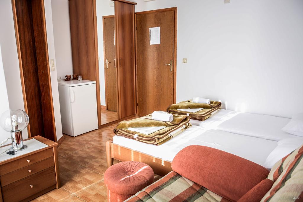 Apartments Drobni Pijesak Petrovac Екстер'єр фото