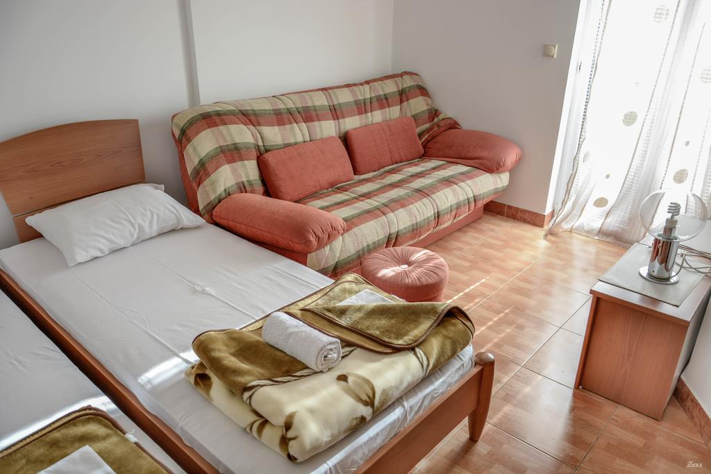 Apartments Drobni Pijesak Petrovac Екстер'єр фото