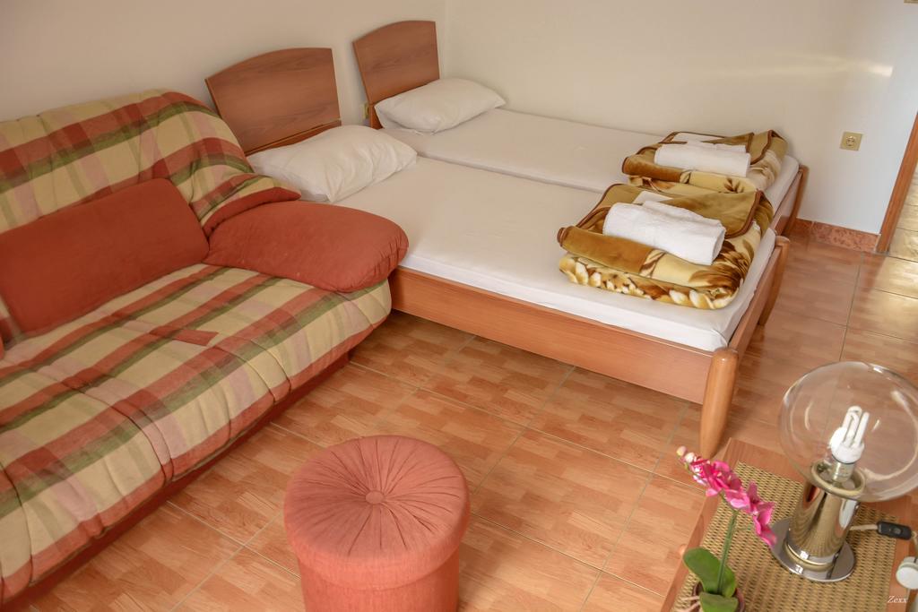 Apartments Drobni Pijesak Petrovac Екстер'єр фото