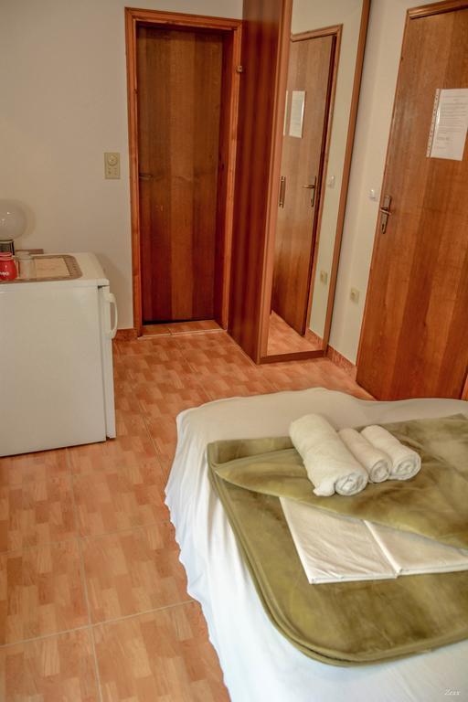 Apartments Drobni Pijesak Petrovac Екстер'єр фото