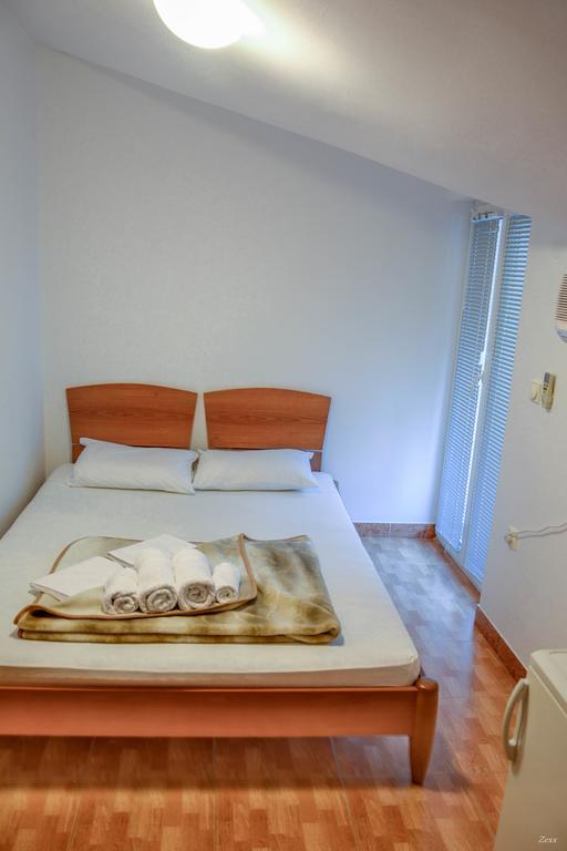 Apartments Drobni Pijesak Petrovac Екстер'єр фото