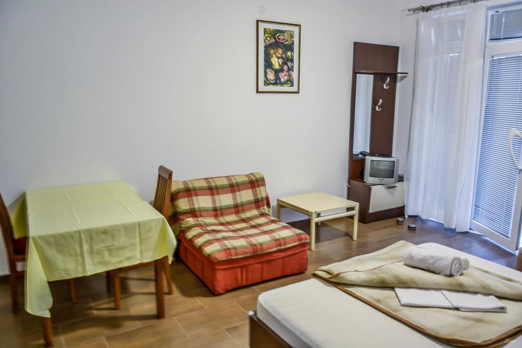 Apartments Drobni Pijesak Petrovac Екстер'єр фото