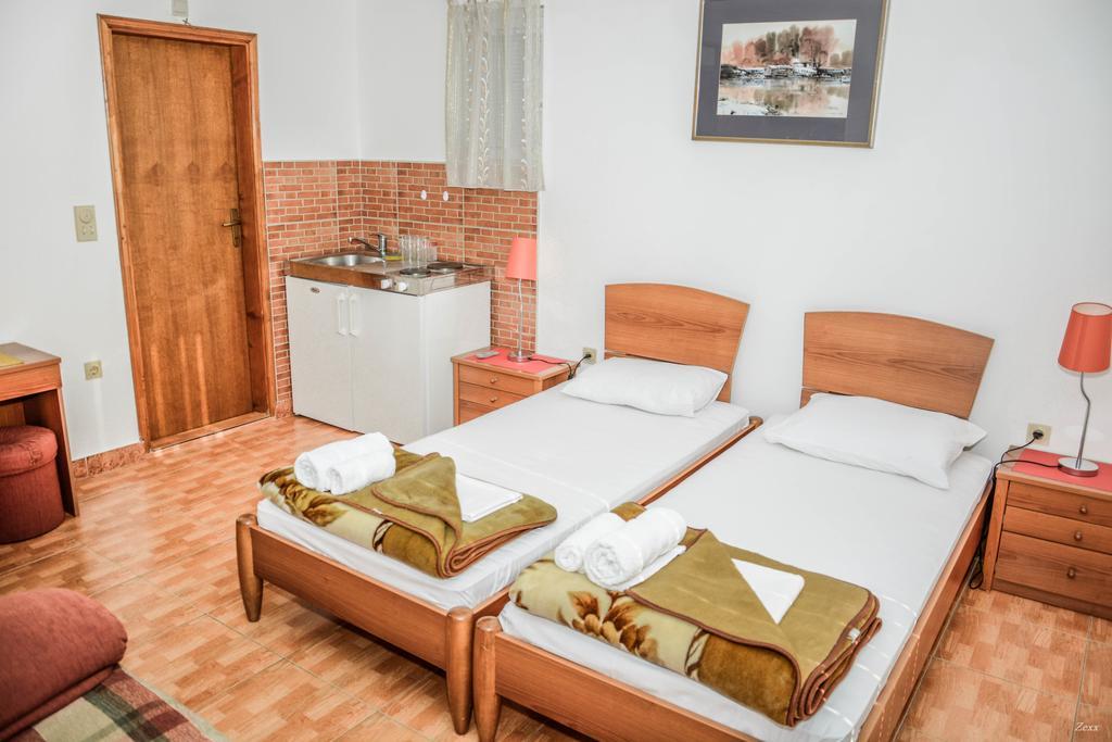 Apartments Drobni Pijesak Petrovac Екстер'єр фото
