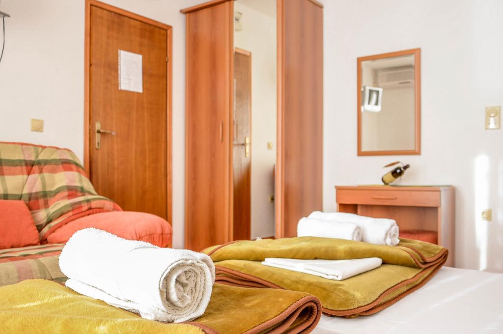 Apartments Drobni Pijesak Petrovac Екстер'єр фото