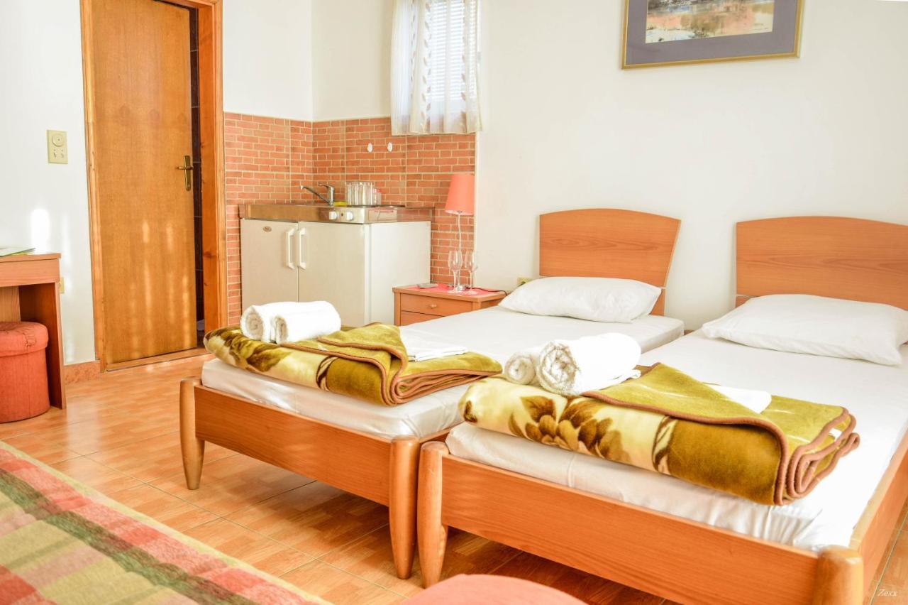 Apartments Drobni Pijesak Petrovac Екстер'єр фото